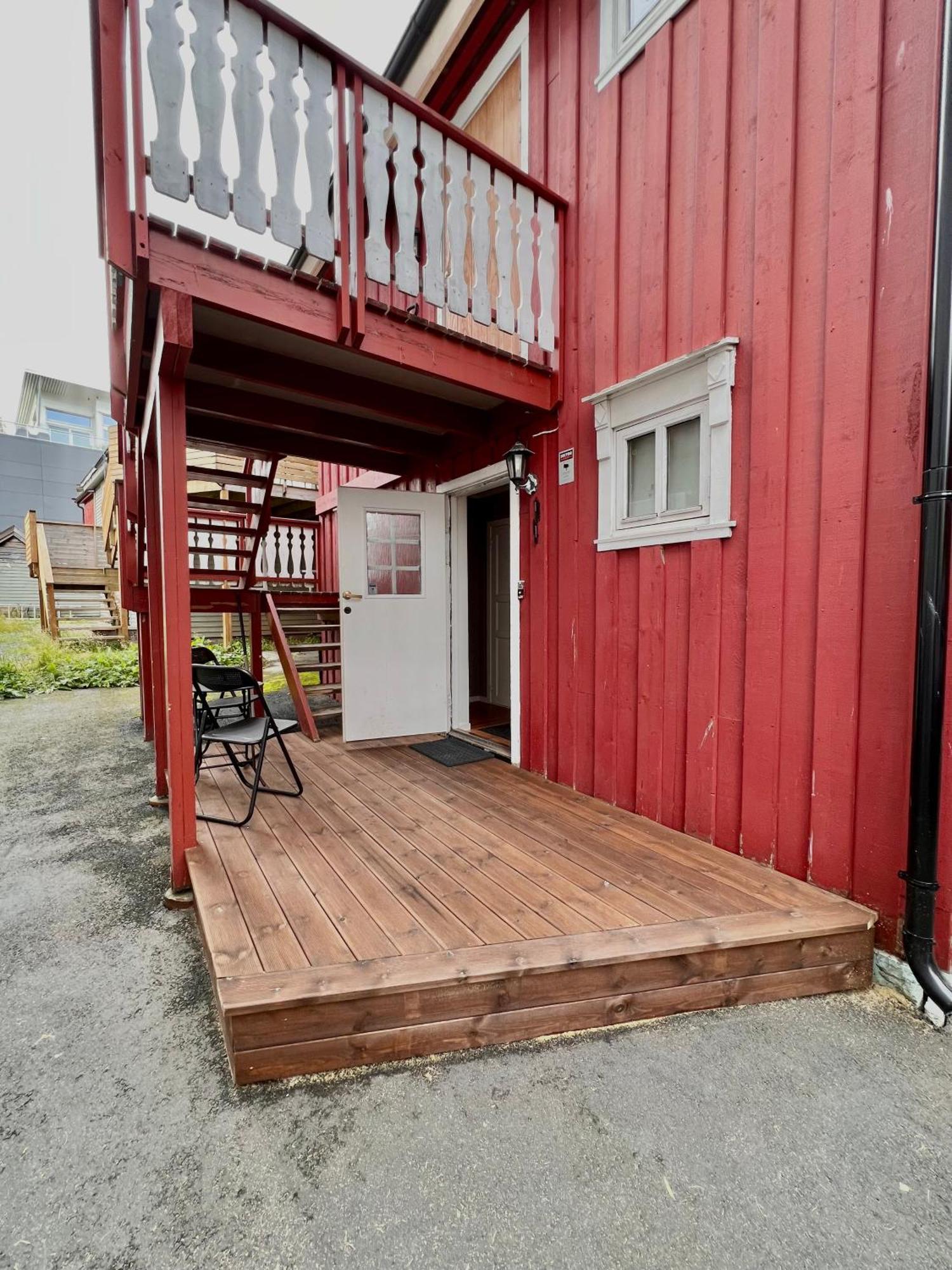 Arctic Homes - Red Polar House Тромсё Экстерьер фото